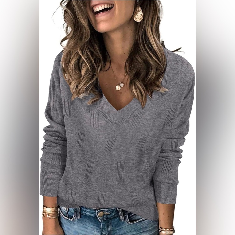 Arach & Cloz Soft V-Neck Sweater Gray Long Sleeve Casual Top Small NEW